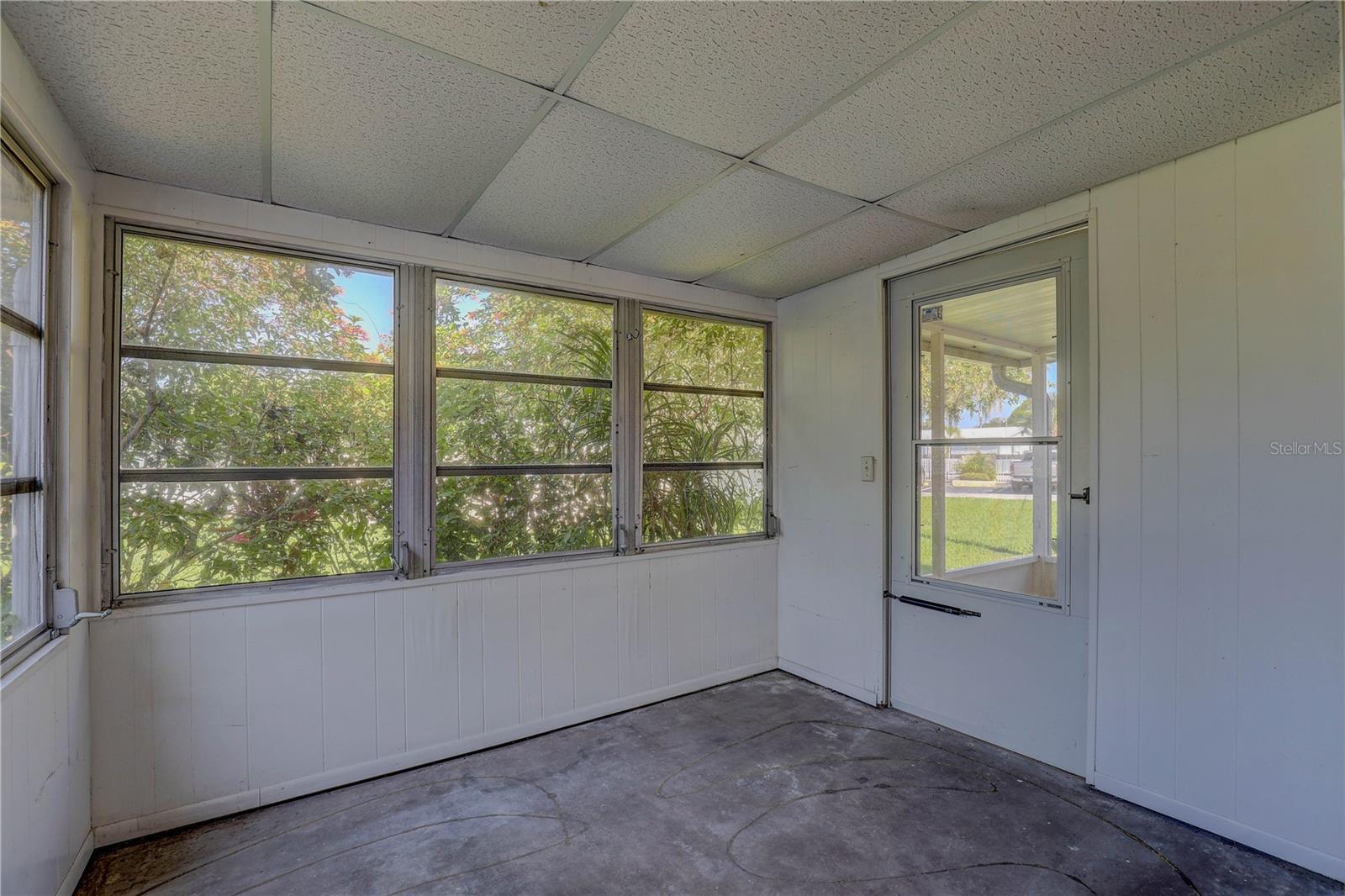 Image 16 of 28 For 864 Lake Haven Road