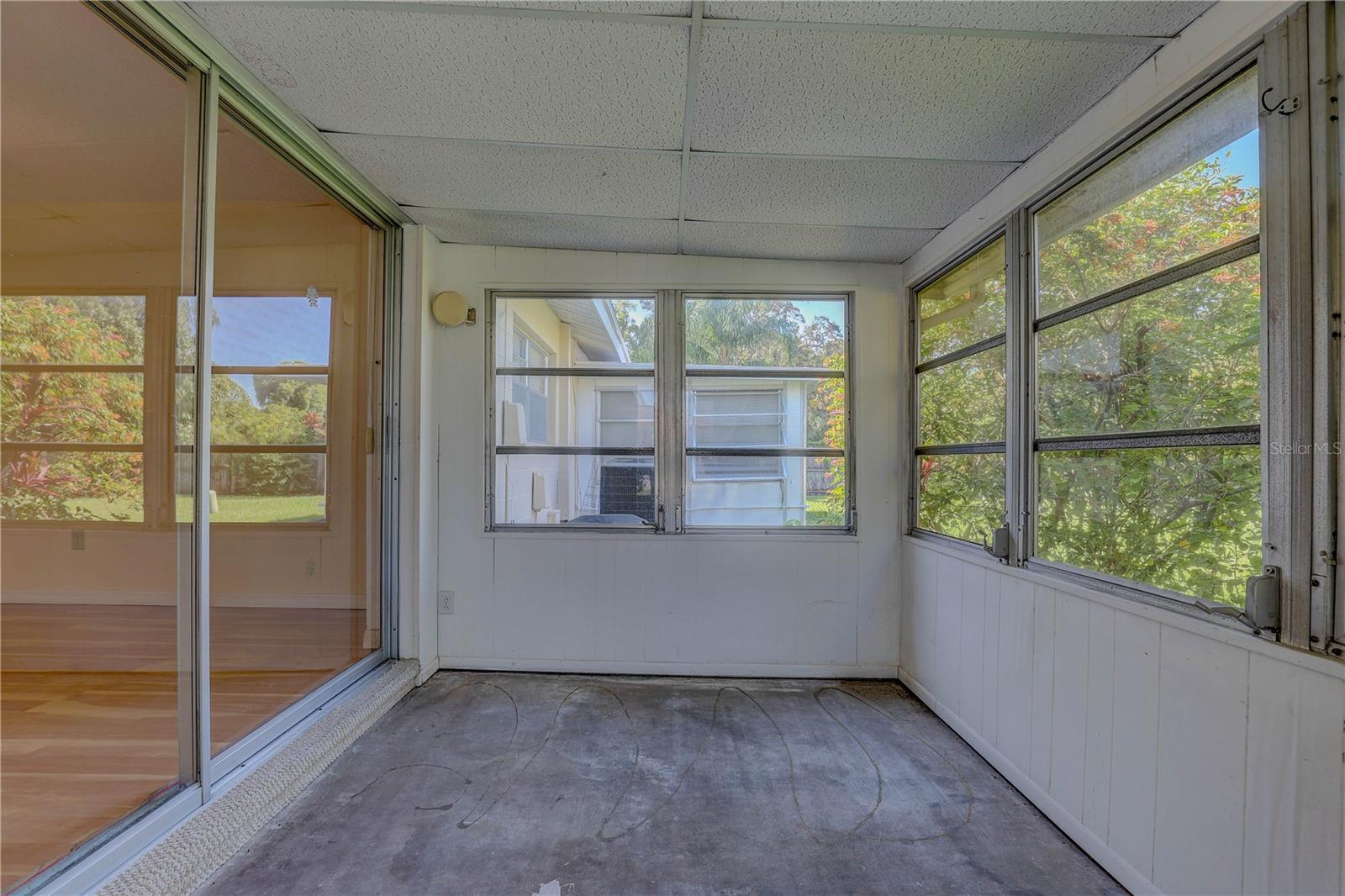 Image 17 of 28 For 864 Lake Haven Road