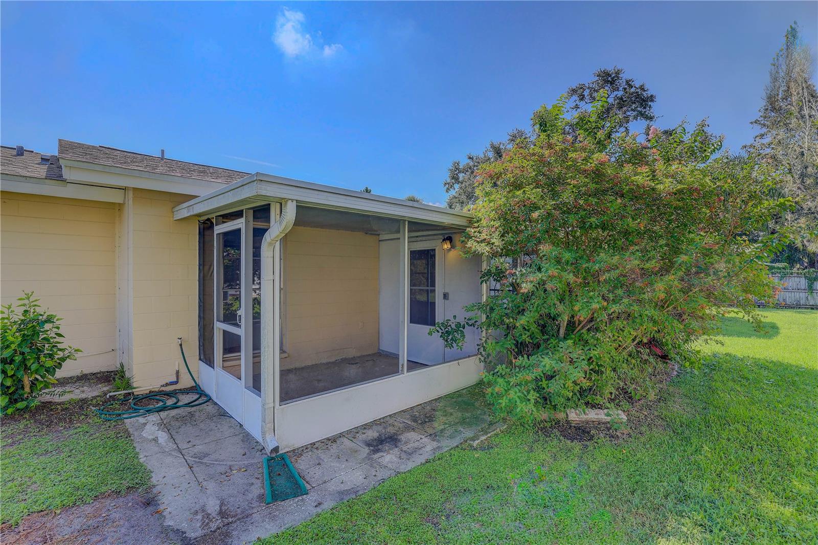 Image 19 of 28 For 864 Lake Haven Road