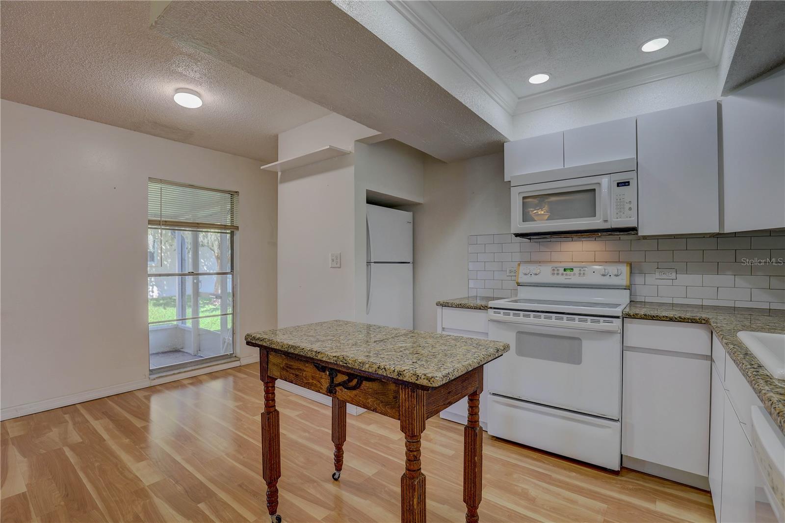 Image 4 of 28 For 864 Lake Haven Road