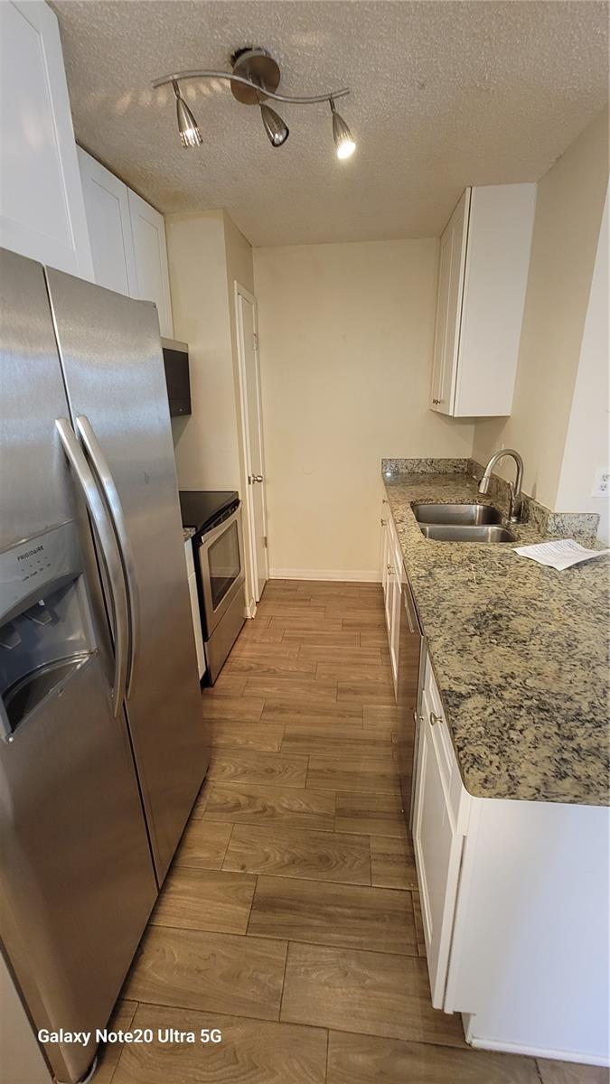Image 3 of 12 For 640 Golden Raintree Place