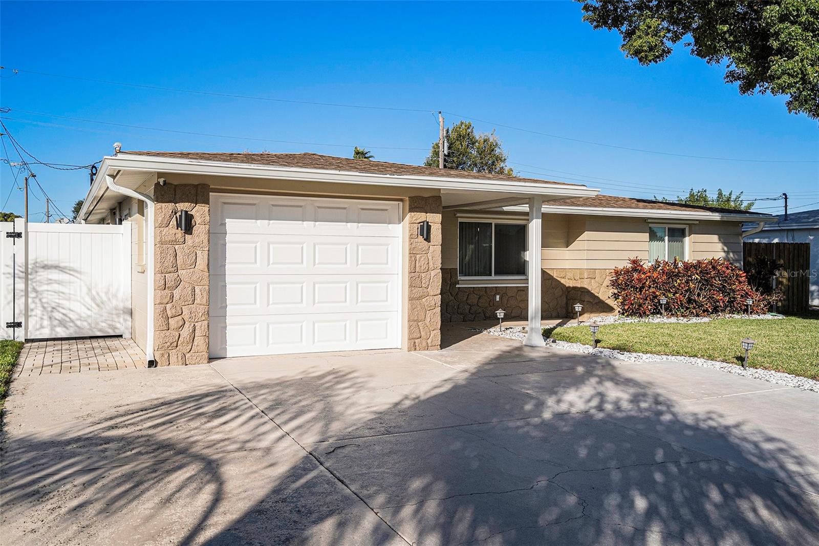 Image 4 of 27 For 4011 Ironware Drive