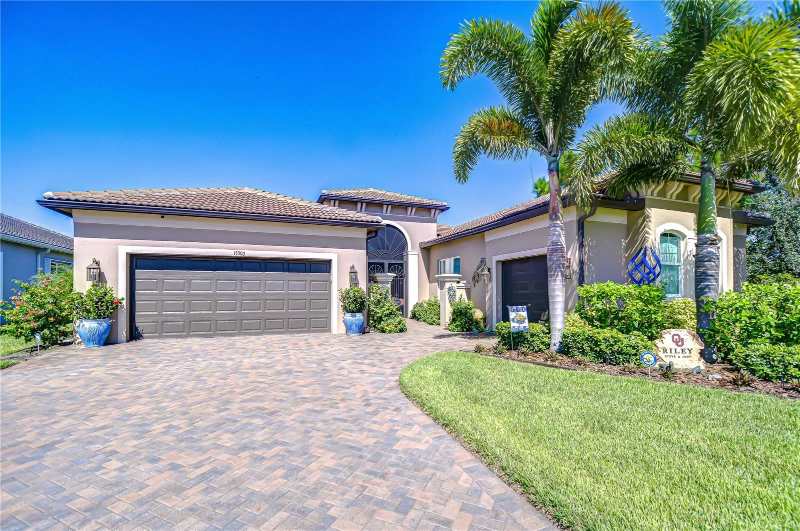 Image 4 of 52 For 15303 Valencia Del Sol Street