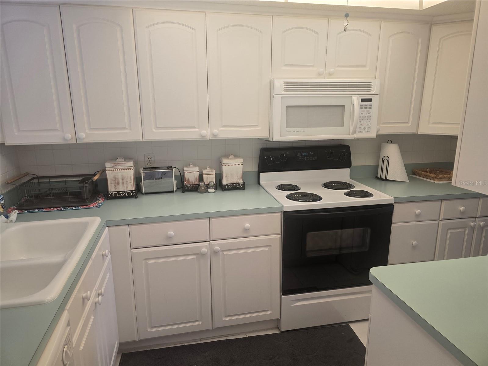 Image 6 of 9 For 4939 Floramar Terrace 302