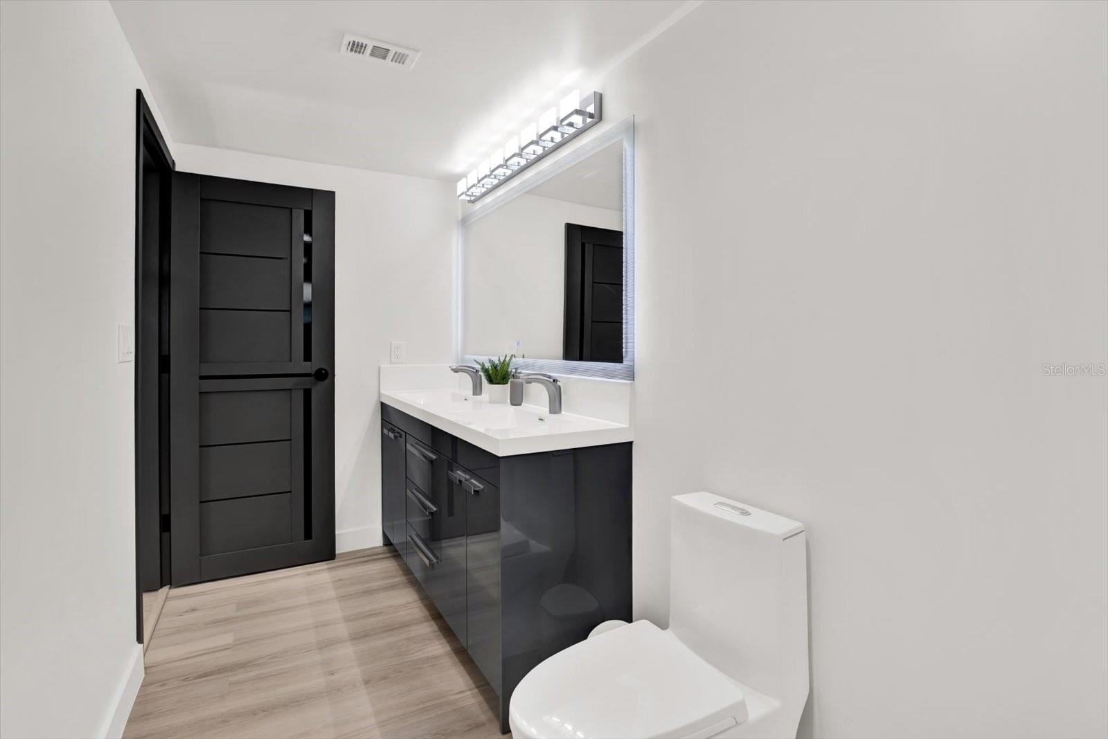 Image 18 of 33 For 241 Tralee Street