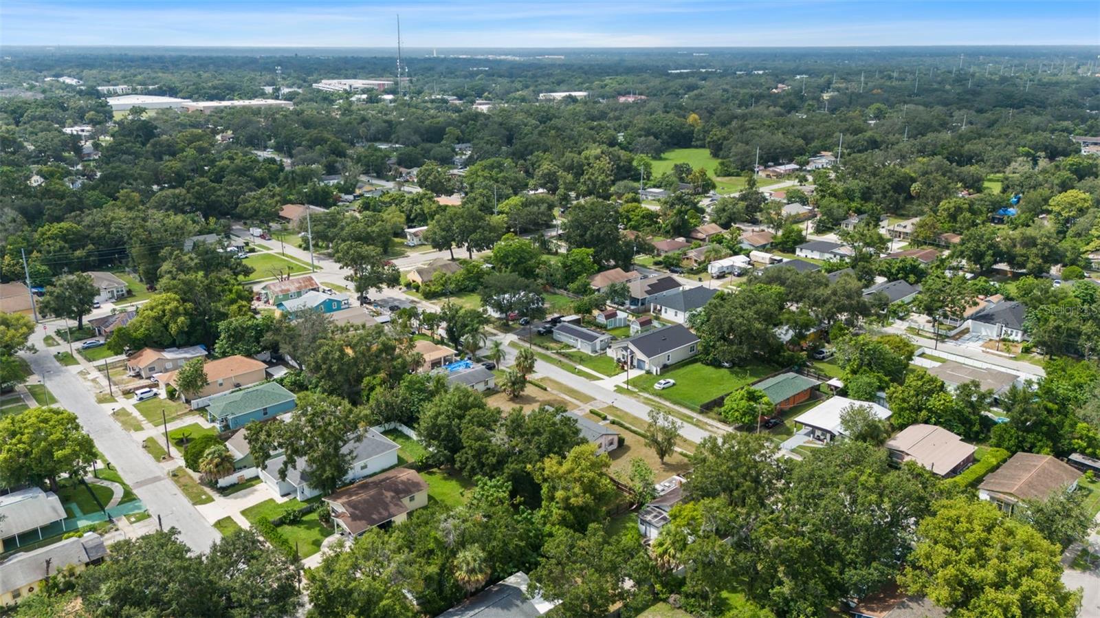 Listing photo id 10 for 3415 Deleuil Avenue