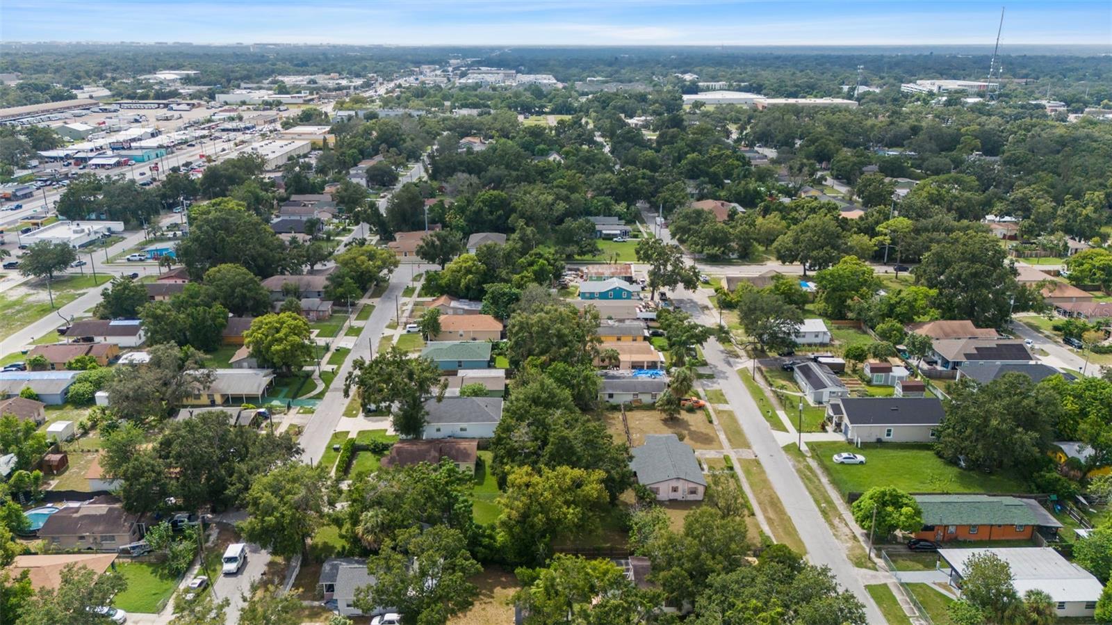 Listing photo id 14 for 3415 Deleuil Avenue