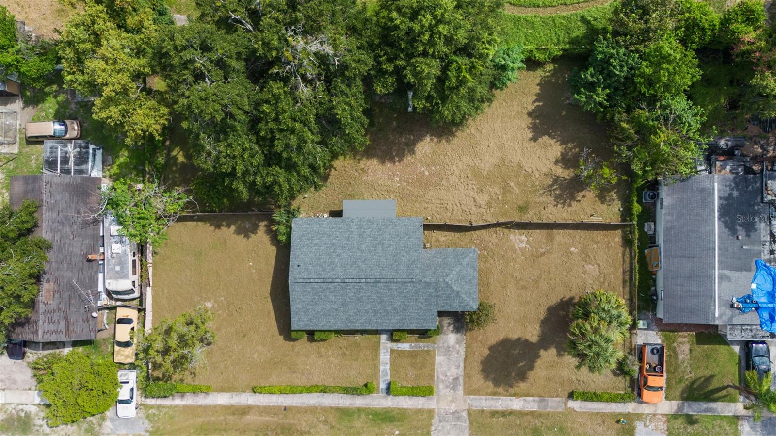 Listing photo id 0 for 3415 Deleuil Avenue