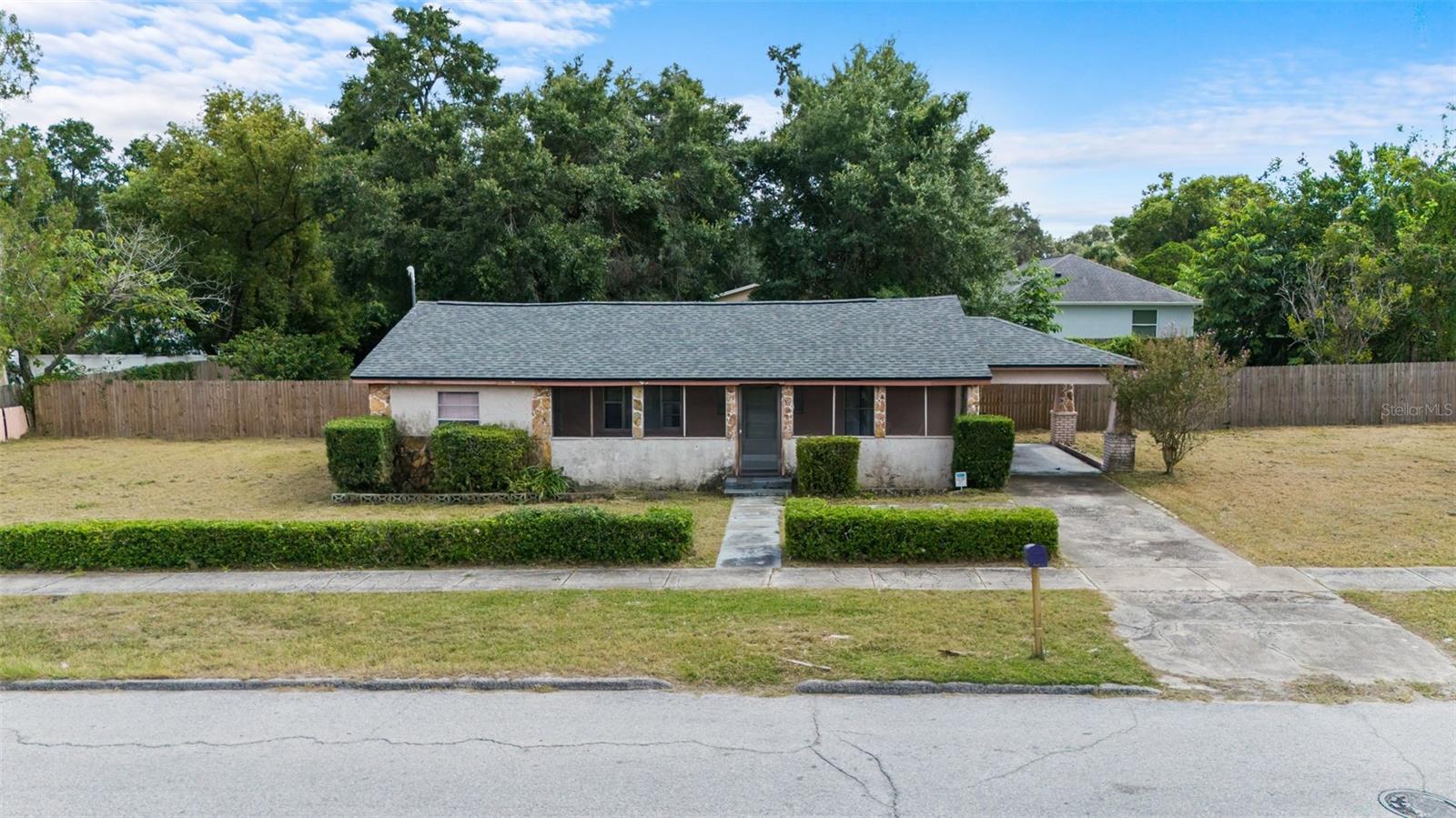Listing photo id 18 for 3415 Deleuil Avenue