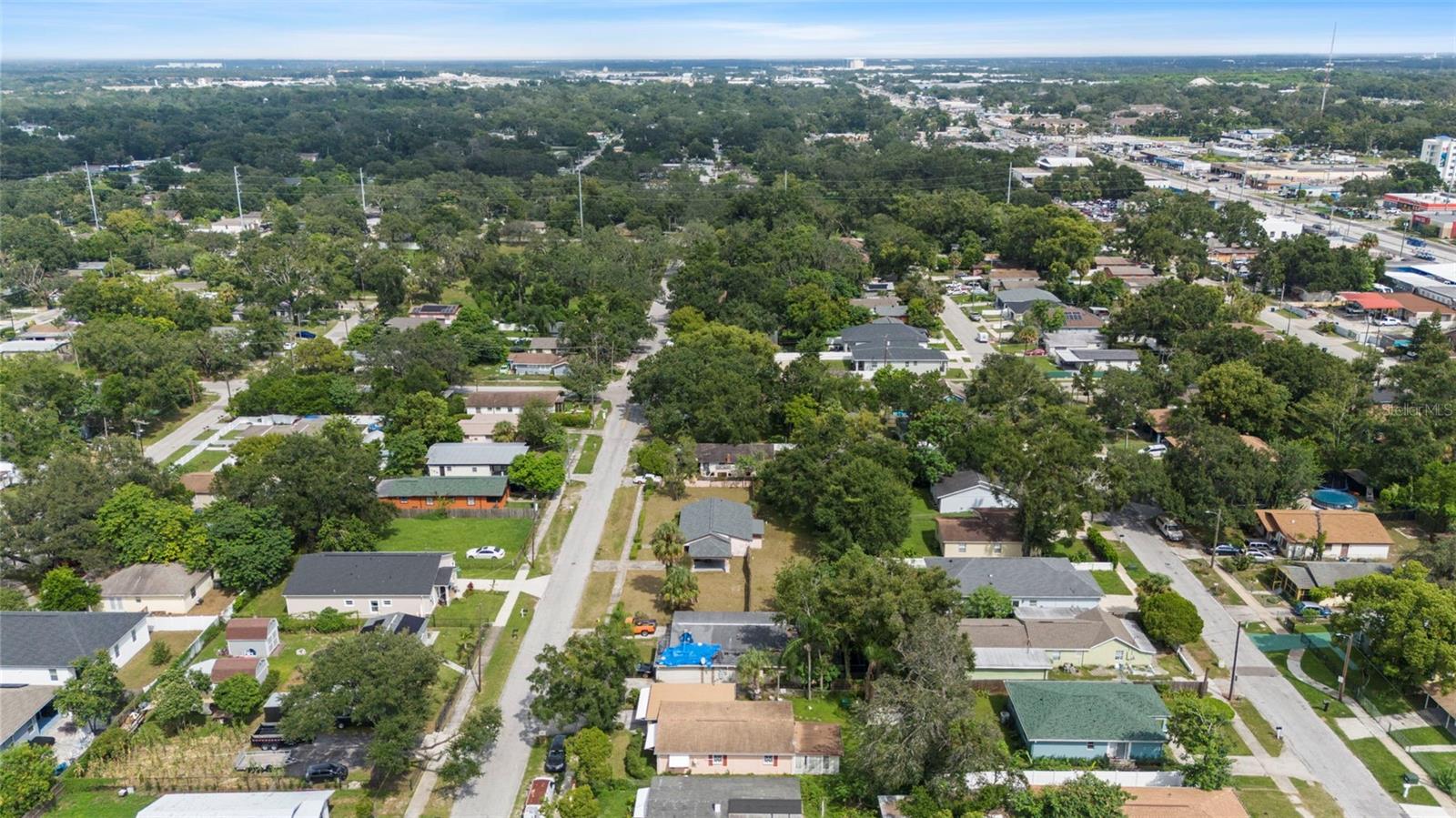 Listing photo id 5 for 3415 Deleuil Avenue