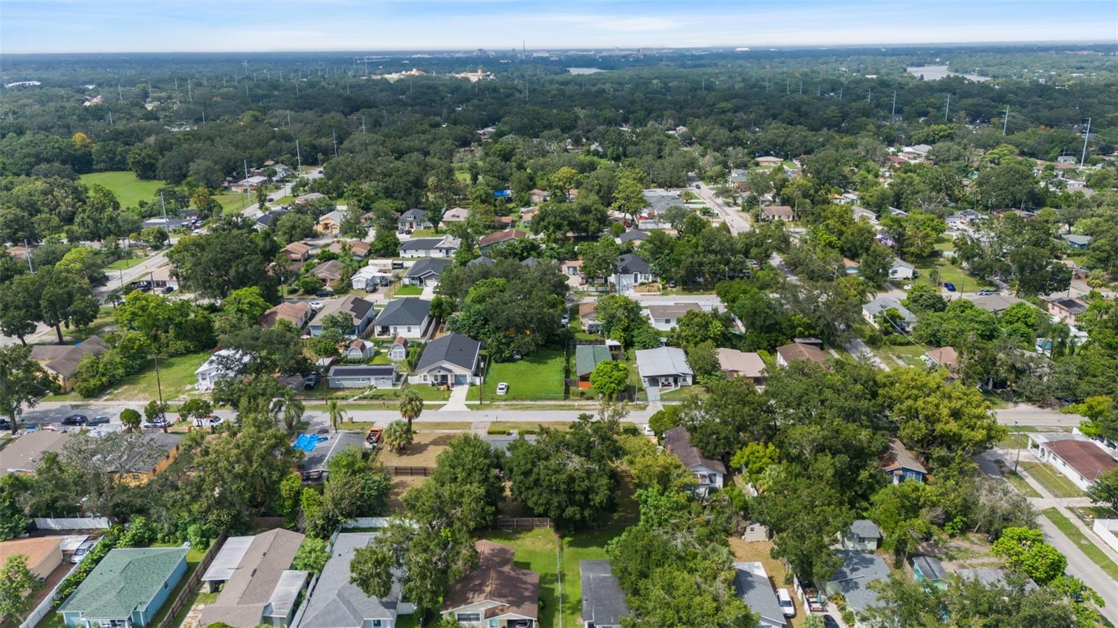 Listing photo id 7 for 3415 Deleuil Avenue