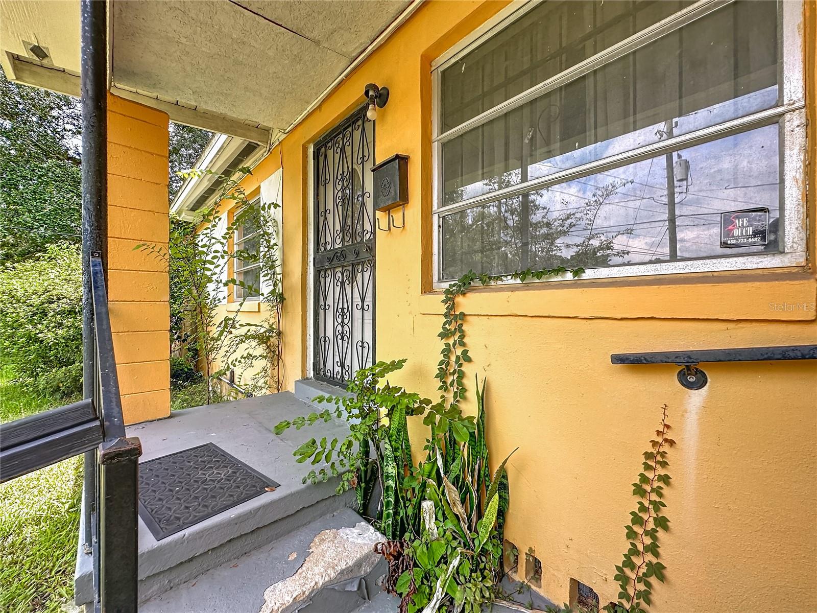 Image 4 of 40 For 4306 Trenton Drive N