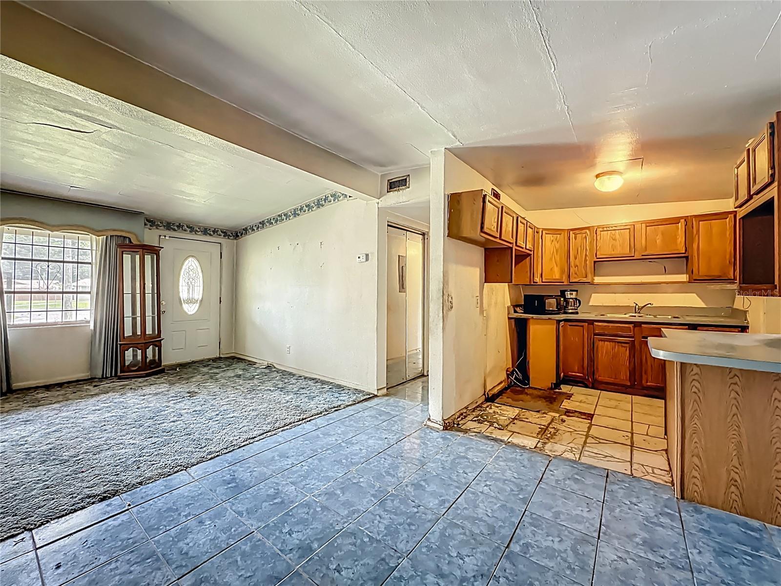 Image 9 of 40 For 4306 Trenton Drive N