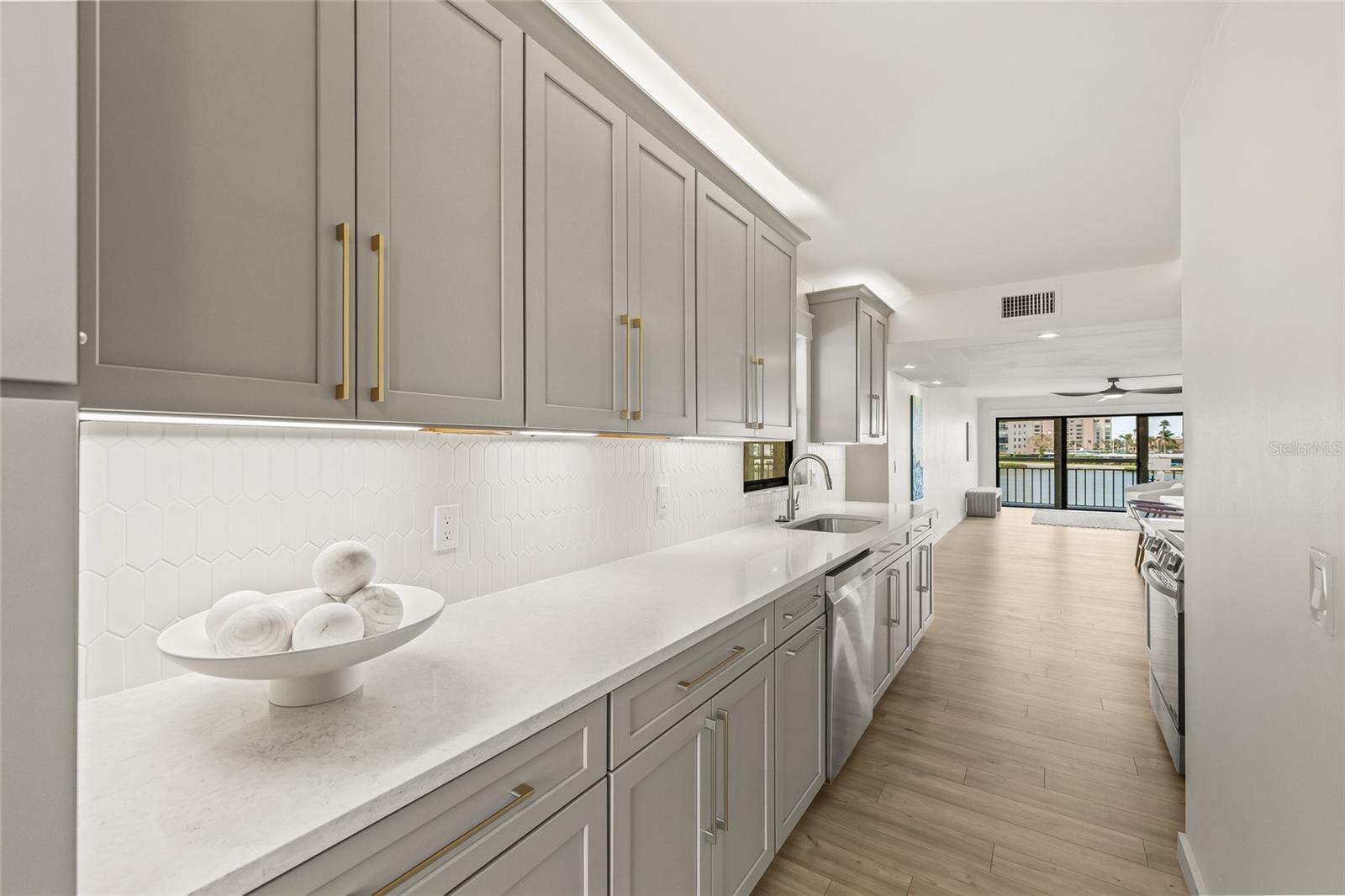 Image 15 of 45 For 7867 Sailboat Key Blvd S  201