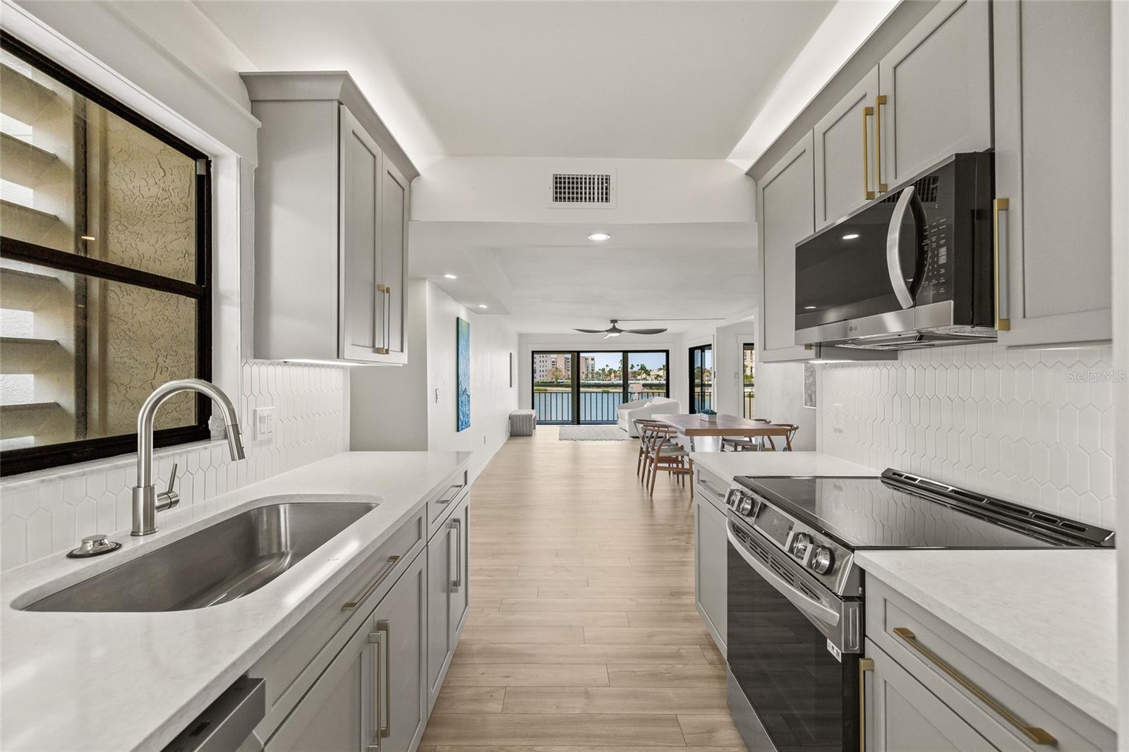 Image 16 of 45 For 7867 Sailboat Key Blvd S  201