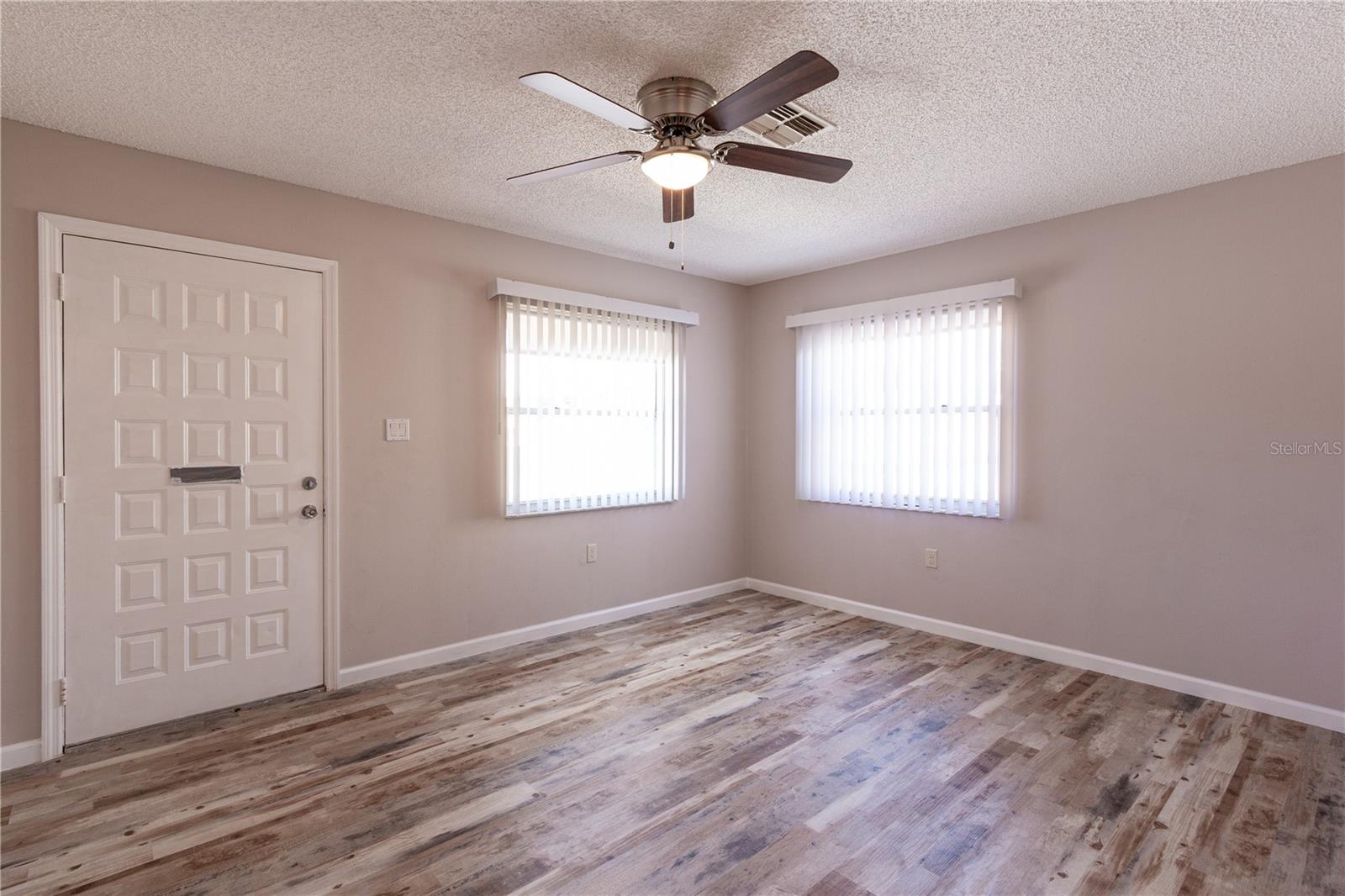 Image 3 of 12 For 4936 Ilener Street