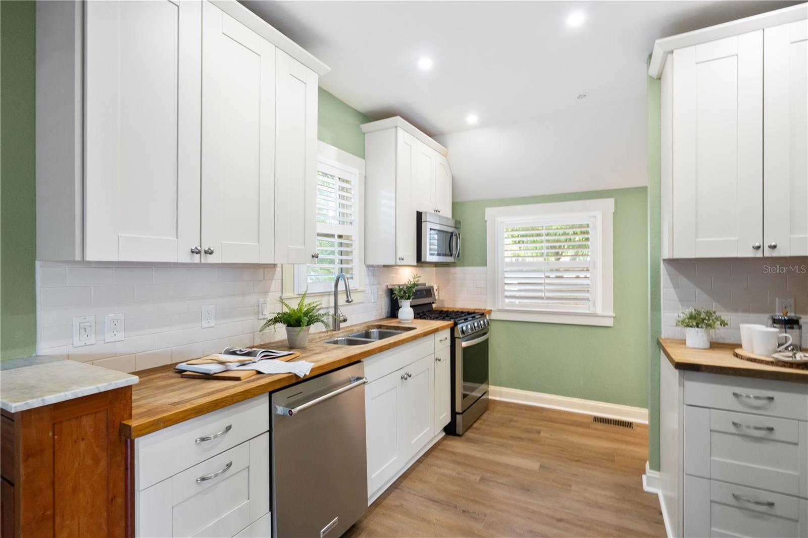 Image 23 of 61 For 937 5th Street N