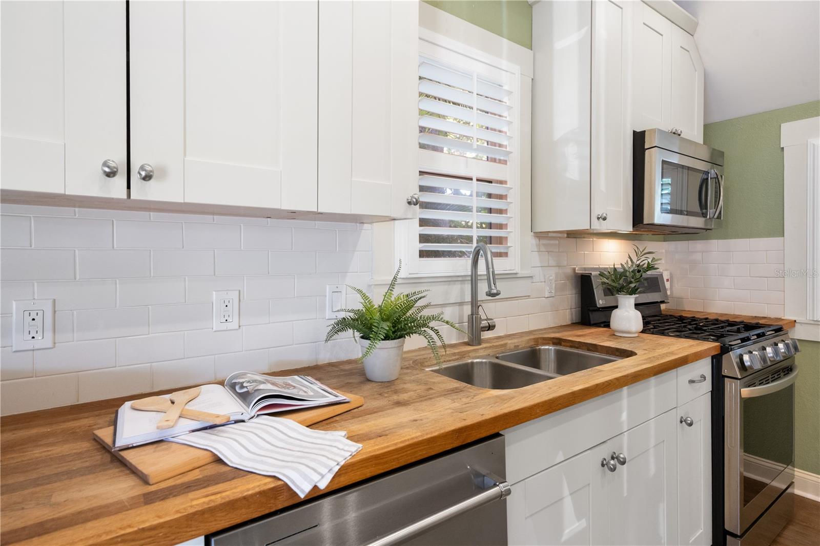 Image 24 of 61 For 937 5th Street N