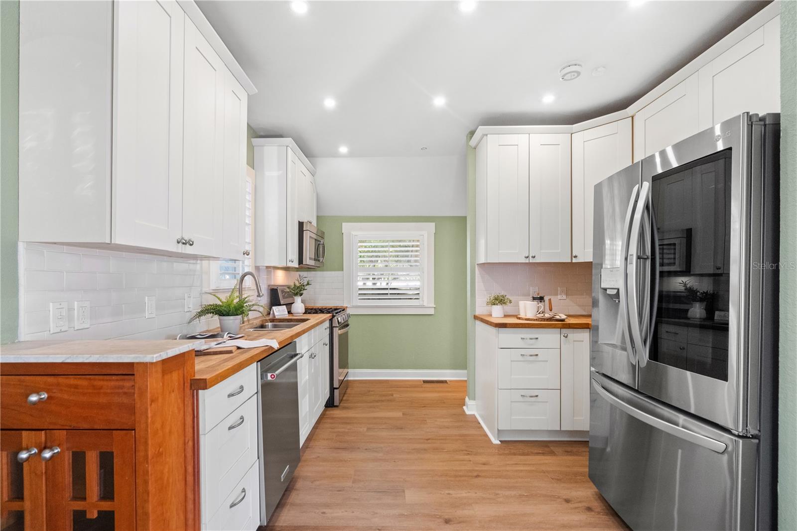 Image 3 of 61 For 937 5th Street N