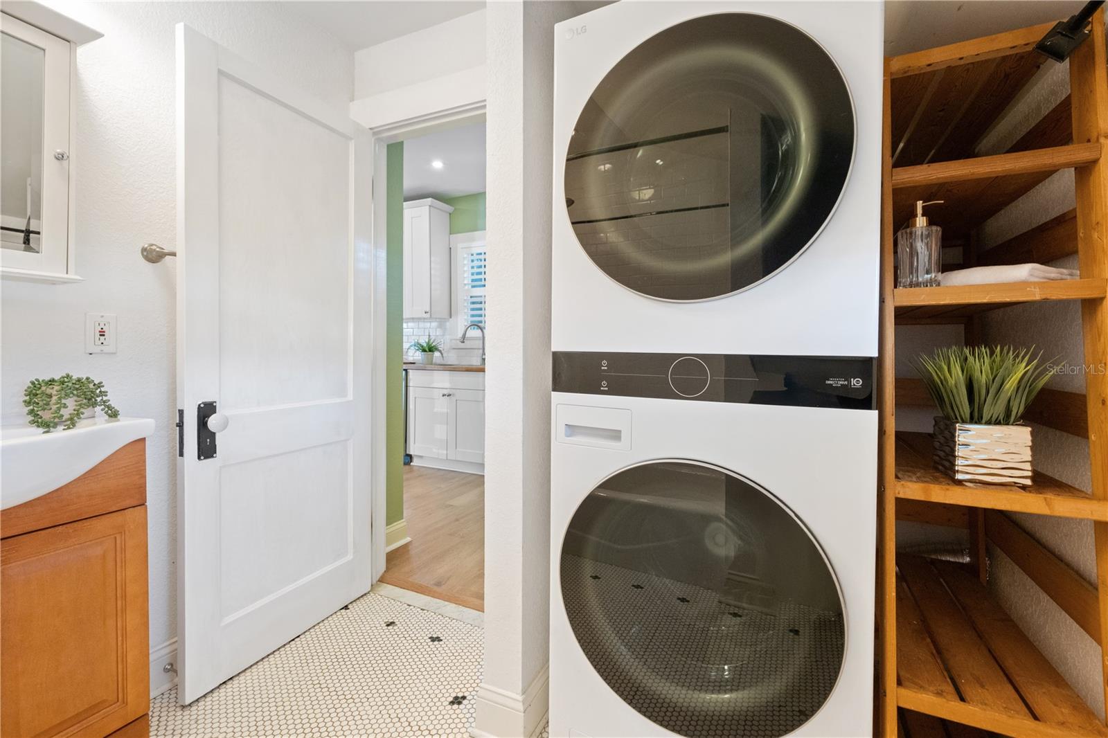 Image 32 of 61 For 937 5th Street N