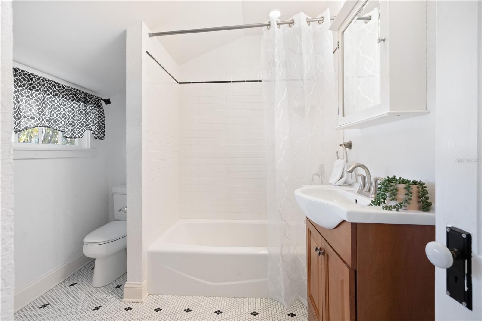 Image 6 of 61 For 937 5th Street N