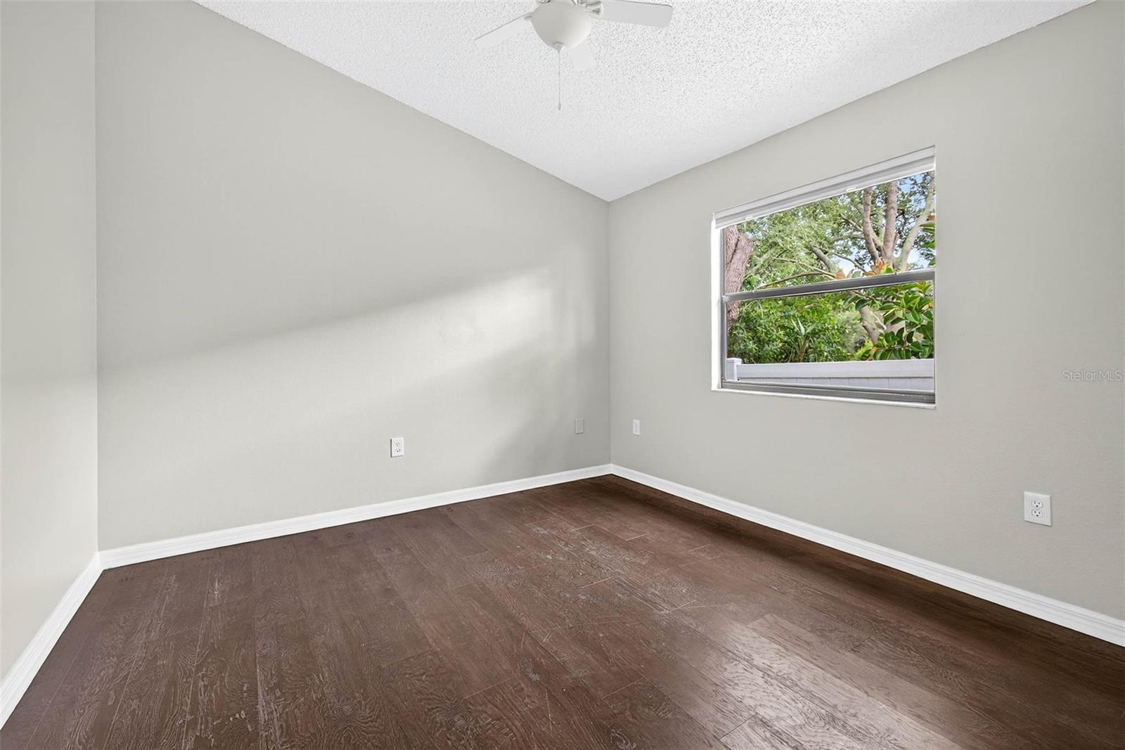 Image 29 of 47 For 890 Kriswell Court