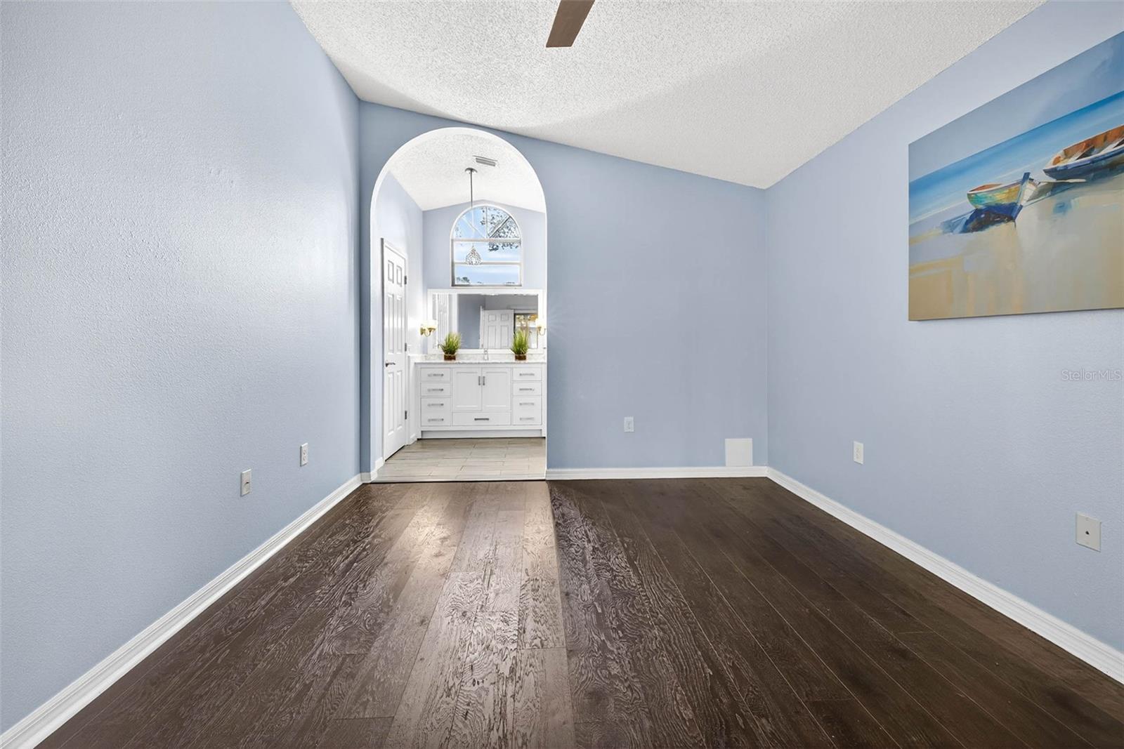 Image 33 of 47 For 890 Kriswell Court