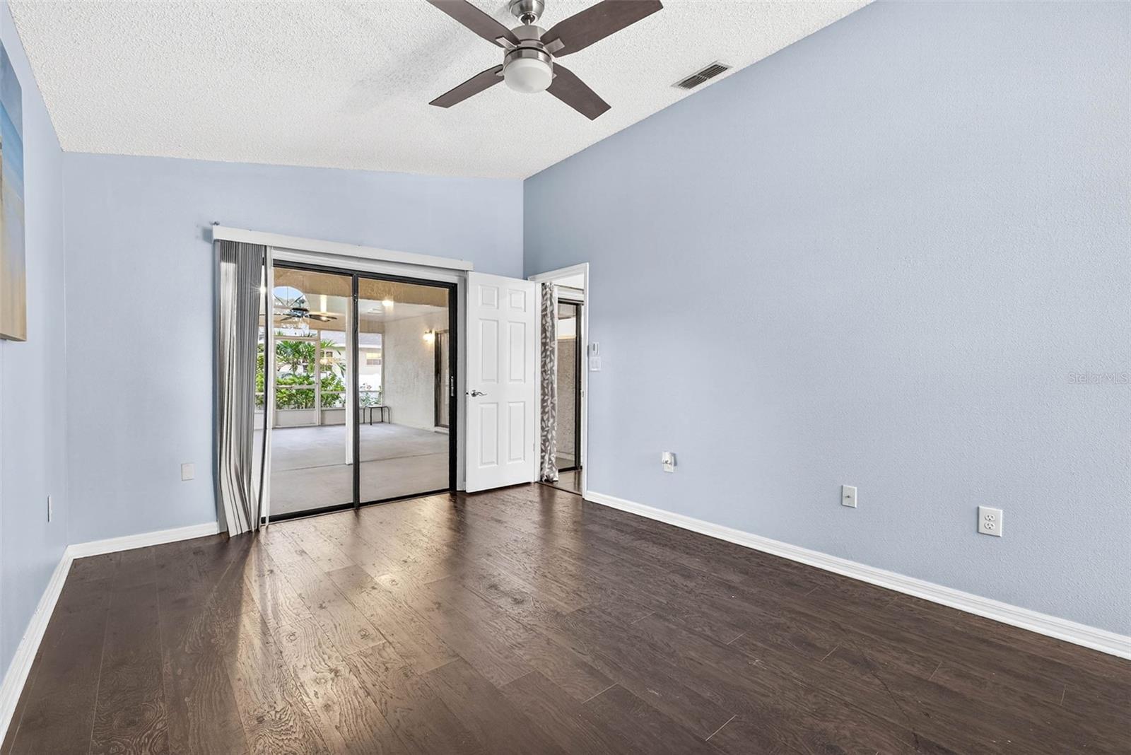 Image 34 of 47 For 890 Kriswell Court