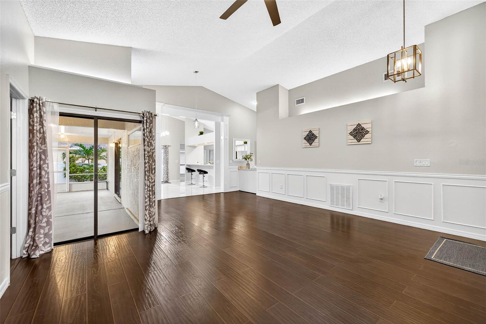 Image 7 of 47 For 890 Kriswell Court