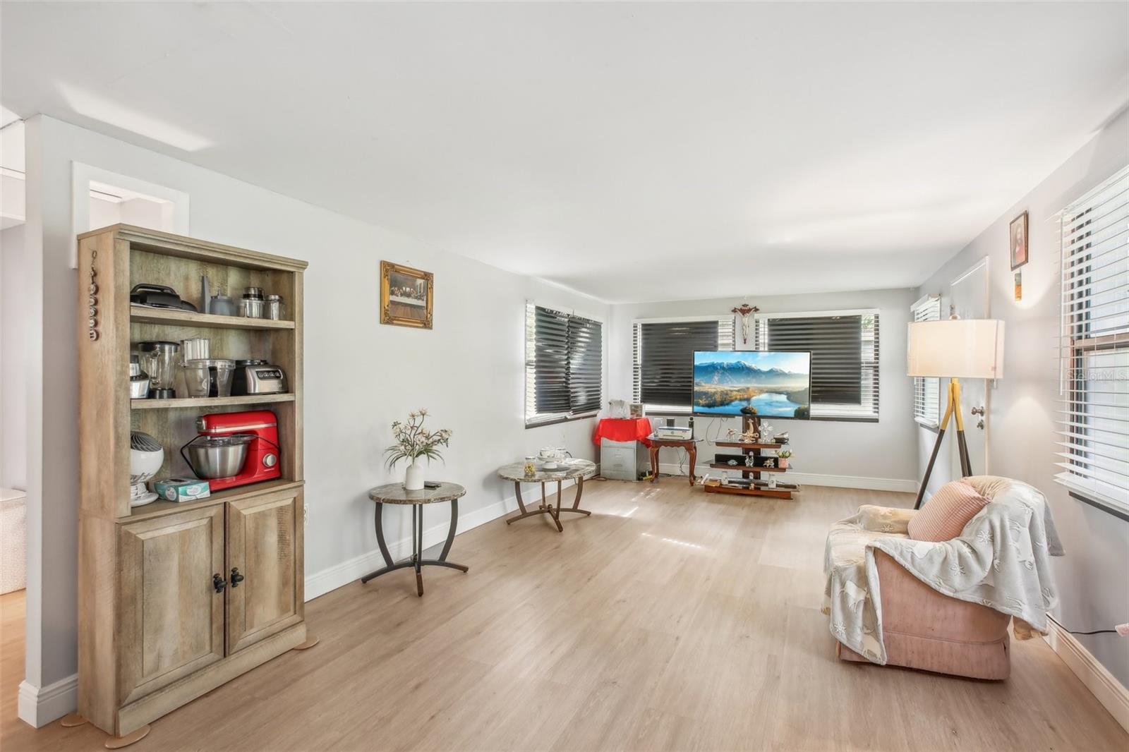 Image 4 of 25 For 10821 105th Street
