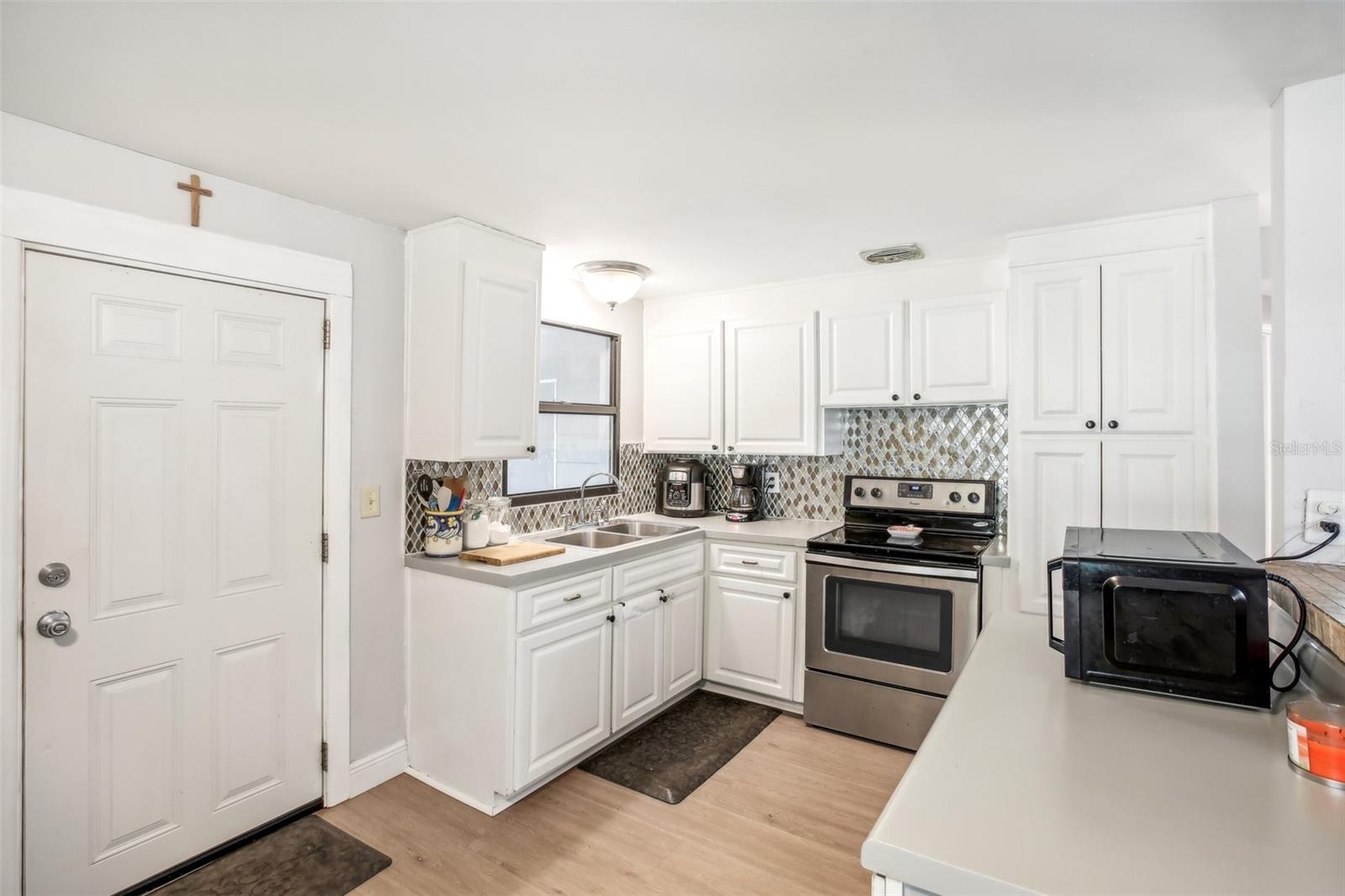 Image 9 of 25 For 10821 105th Street