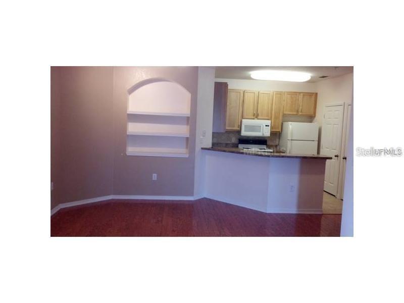 Image 8 of 12 For 10106 Courtney Oaks Circle 202