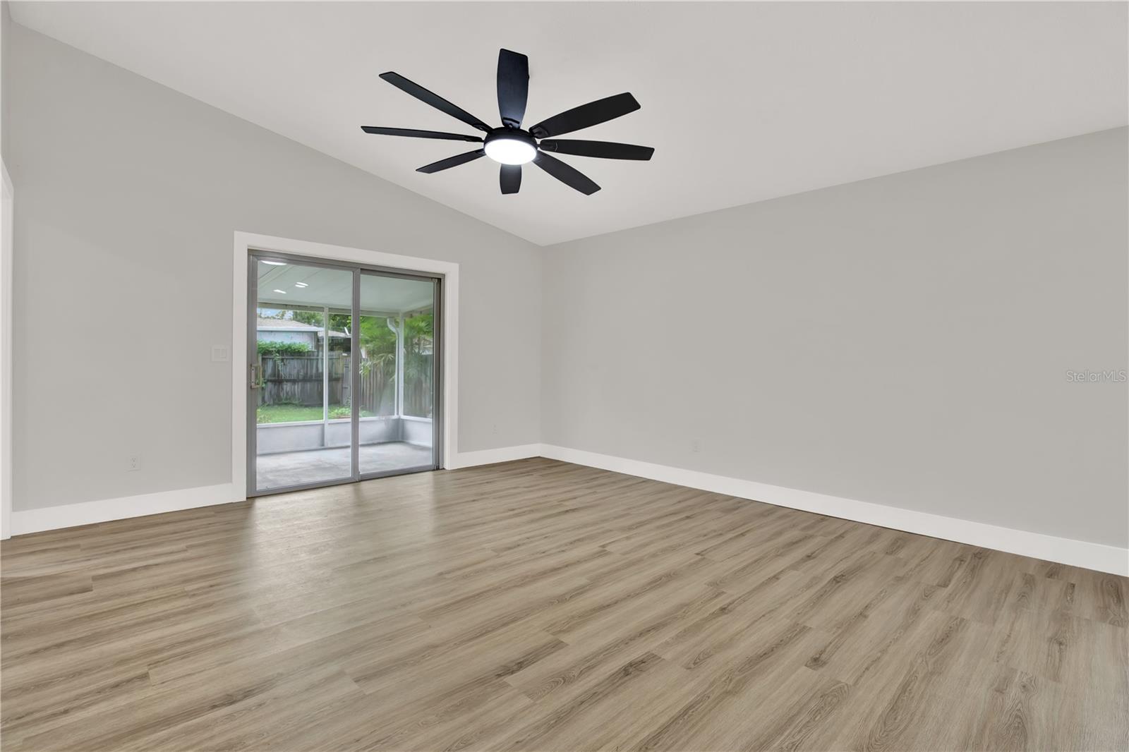 Image 10 of 23 For 6726 Sheridan Road