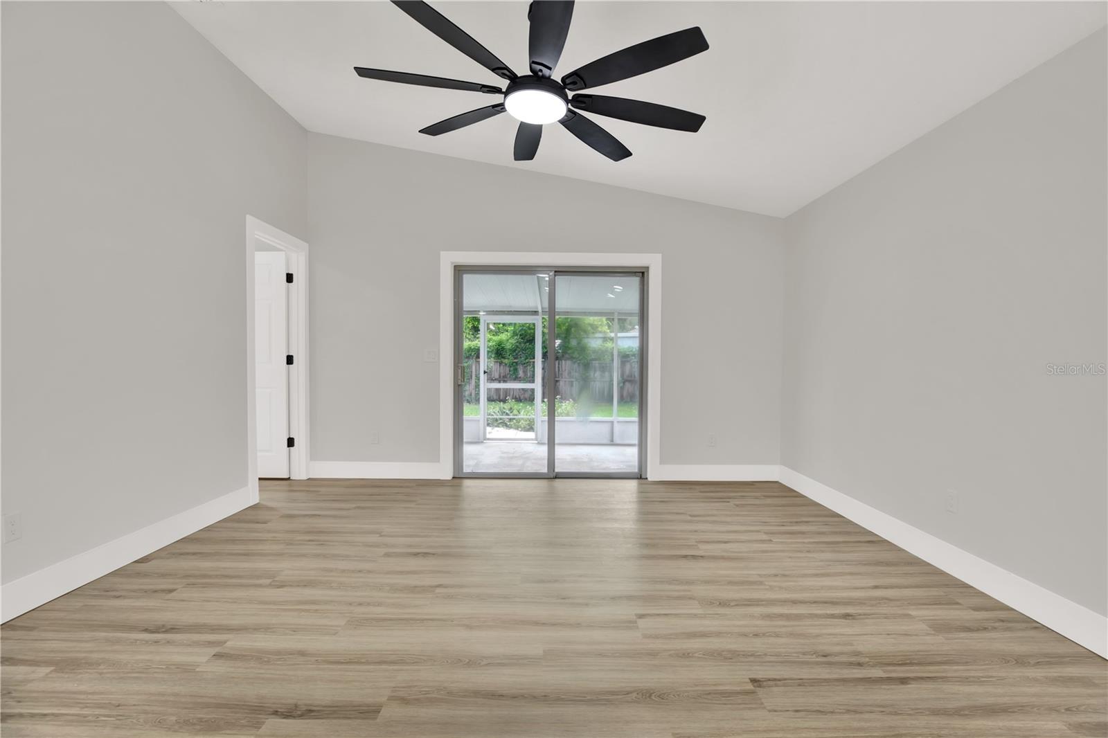 Image 11 of 23 For 6726 Sheridan Road