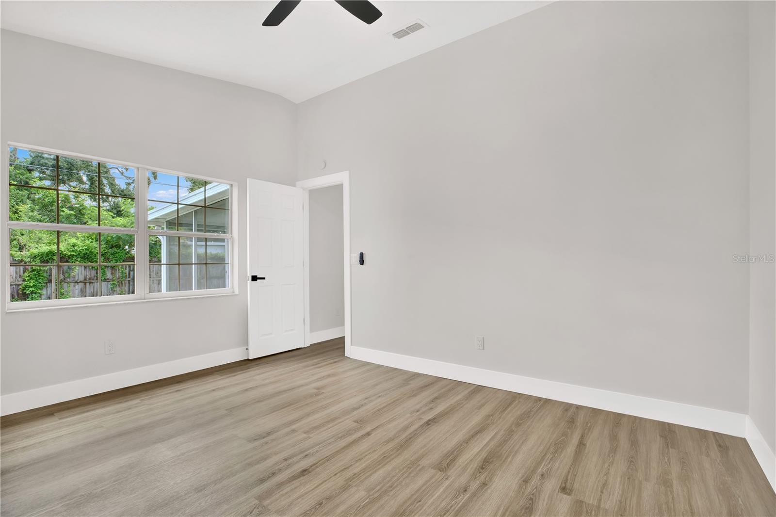 Image 16 of 23 For 6726 Sheridan Road