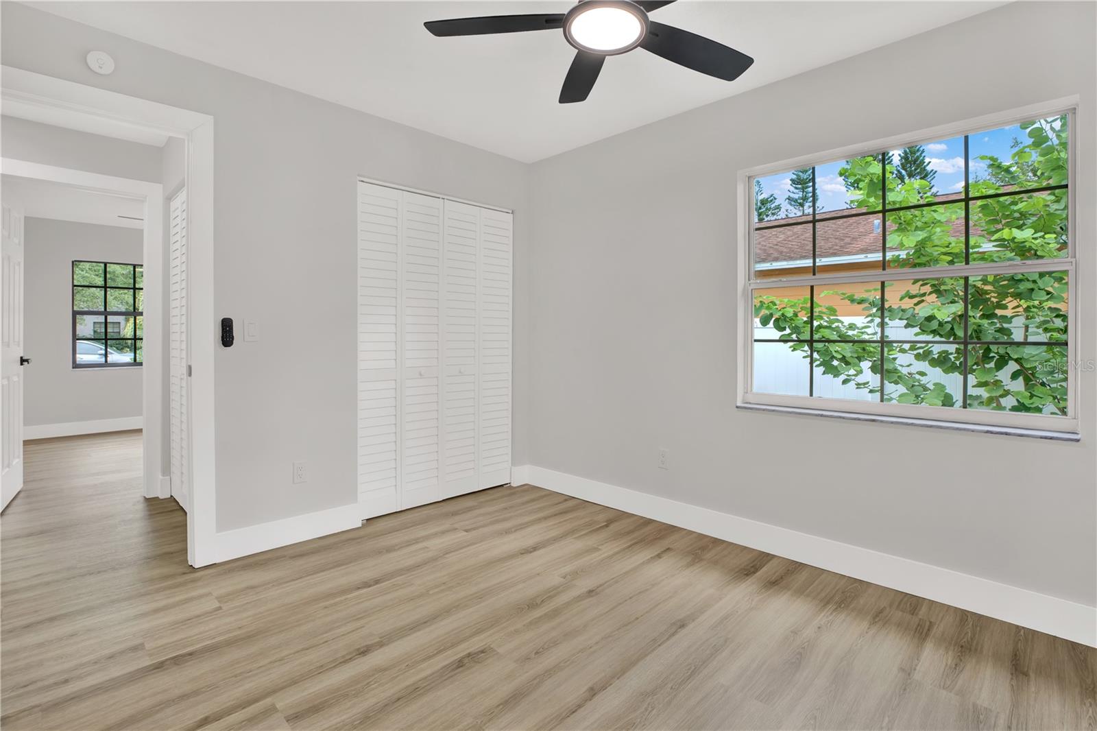 Image 18 of 23 For 6726 Sheridan Road