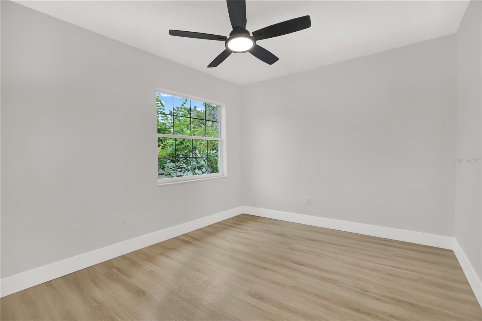 Image 19 of 23 For 6726 Sheridan Road