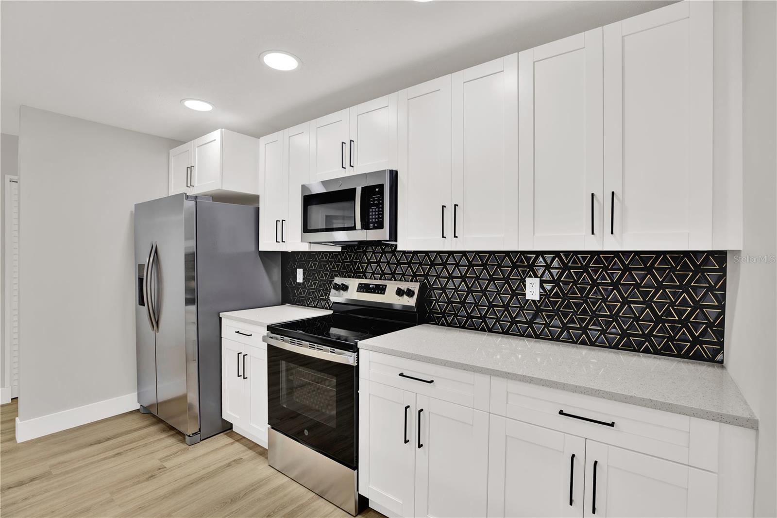 Image 4 of 23 For 6726 Sheridan Road