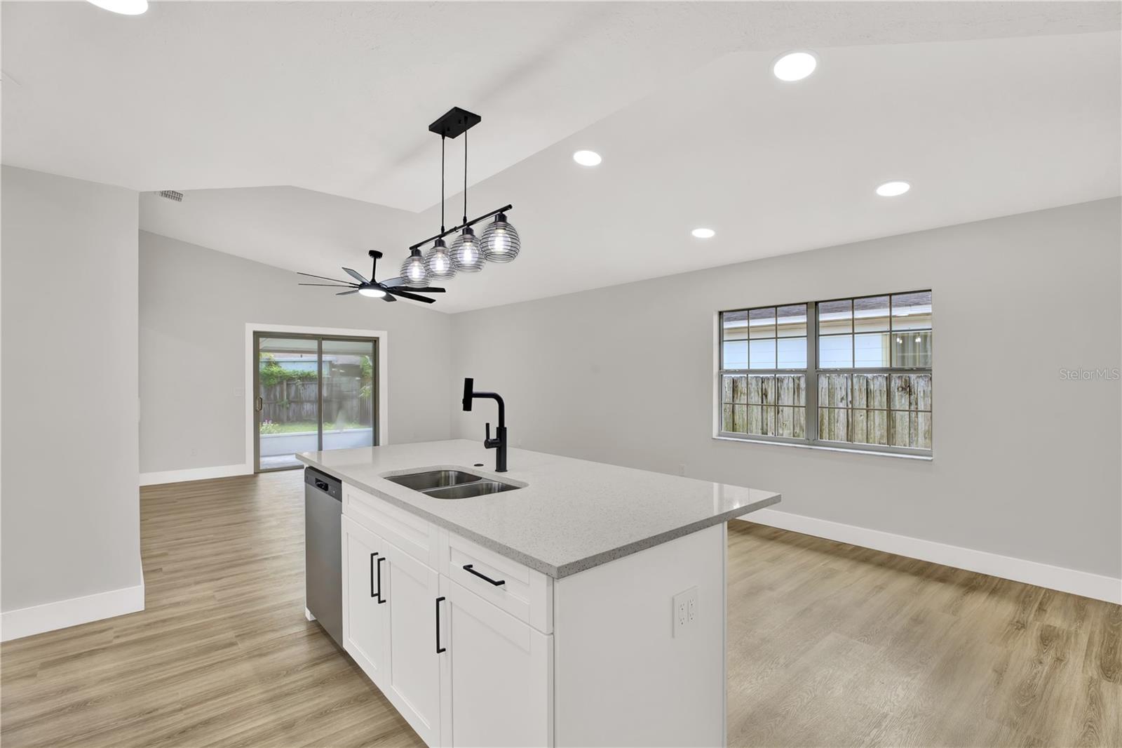 Image 6 of 23 For 6726 Sheridan Road