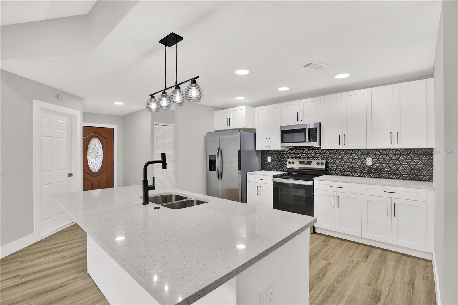 Image 7 of 23 For 6726 Sheridan Road