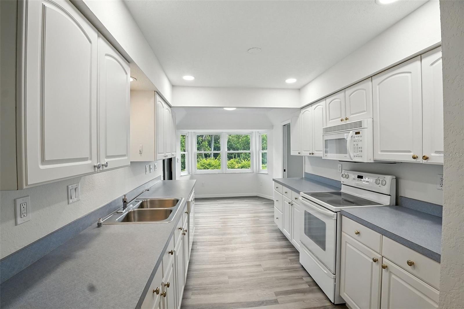 Image 7 of 18 For 22381 Nyack Avenue