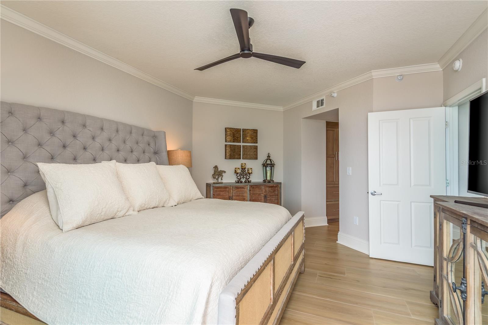Image 17 of 42 For 1170 Gulf Boulevard 1104