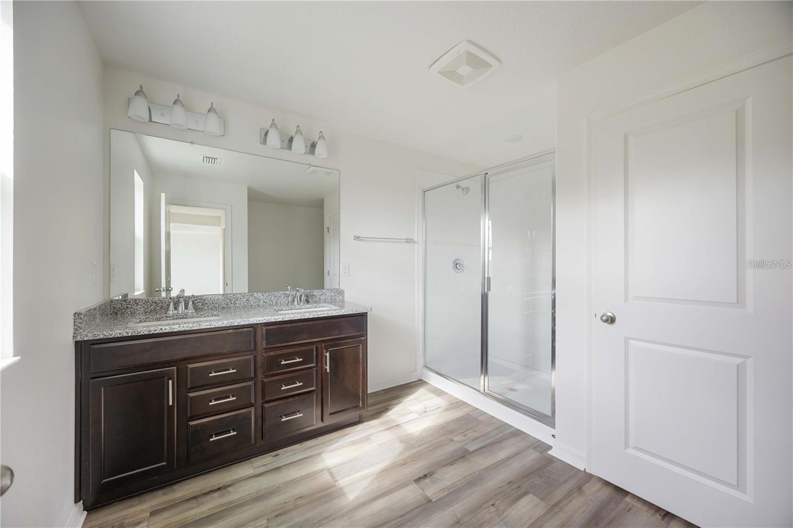 Image 17 of 28 For 37488 Williamette Way