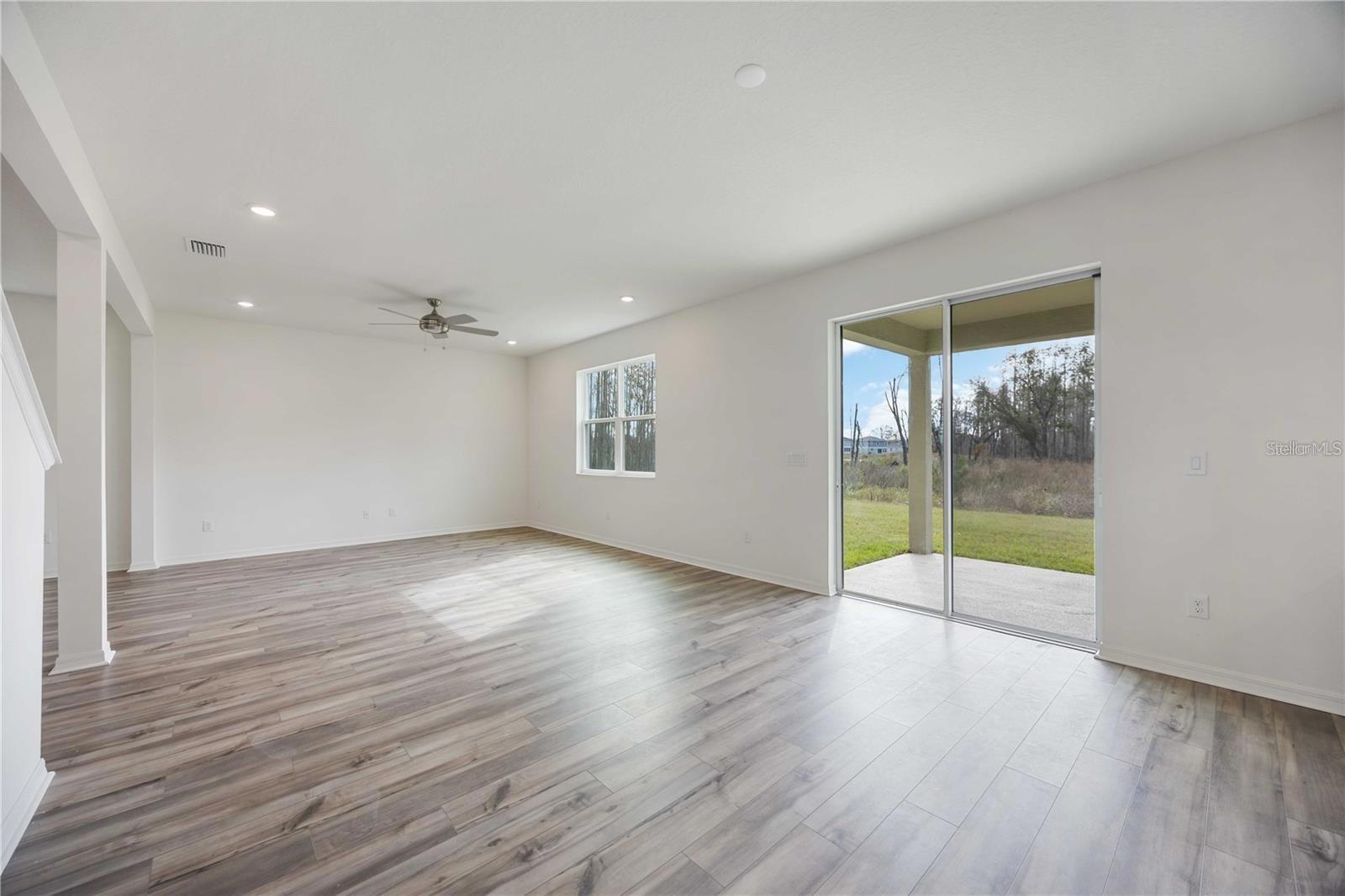 Image 21 of 28 For 37488 Williamette Way