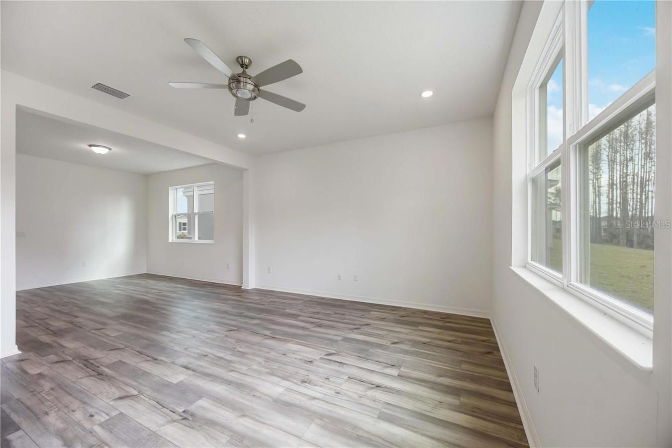 Image 22 of 28 For 37488 Williamette Way