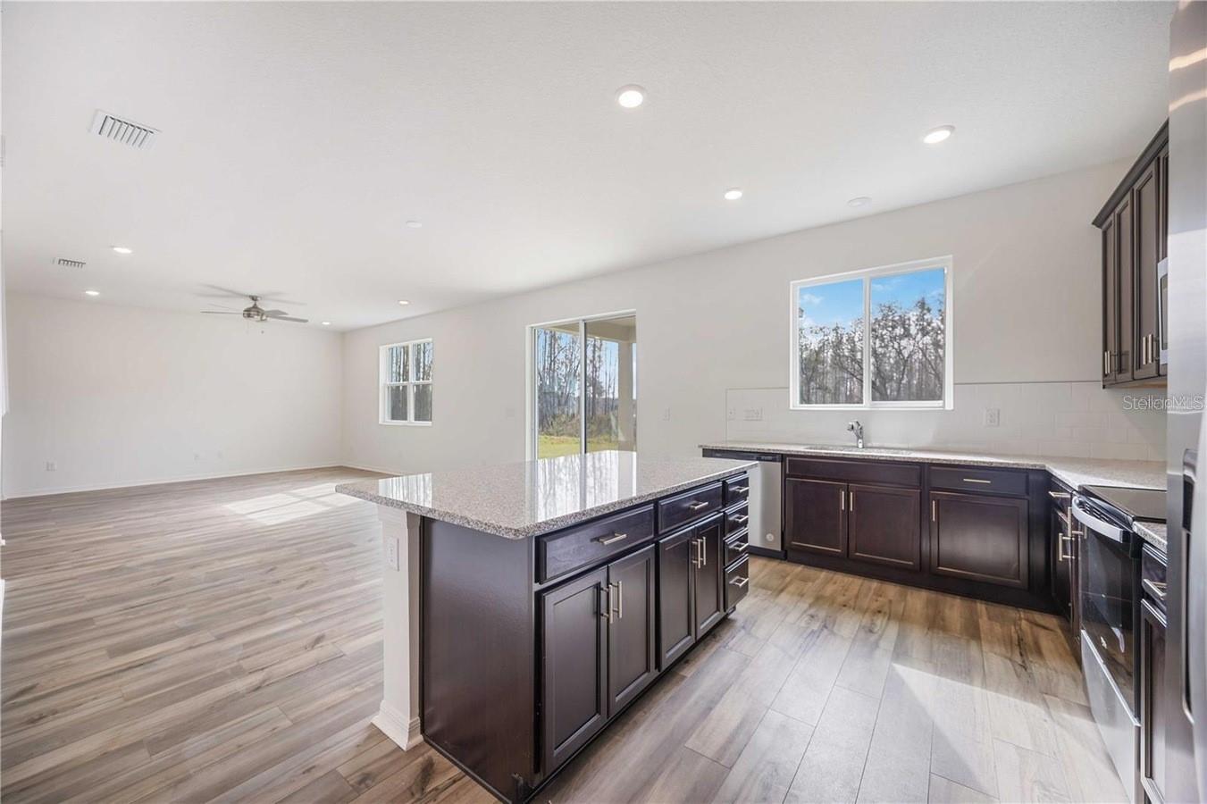 Image 3 of 28 For 37488 Williamette Way