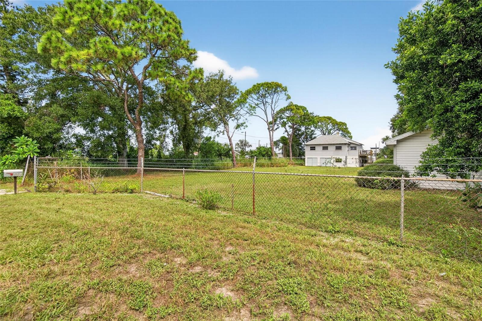 Image 11 of 14 For 745 34th Avenue S