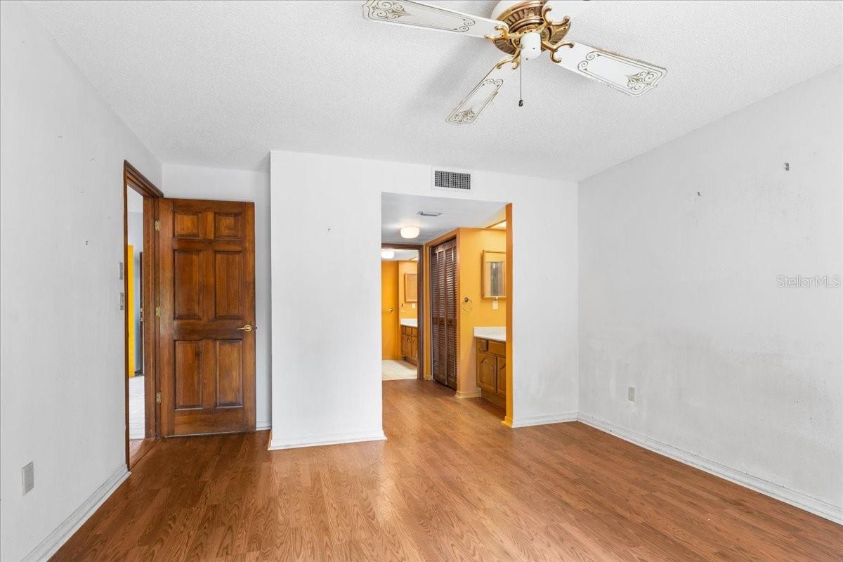 Image 16 of 29 For 2836 Countryside Boulevard 125