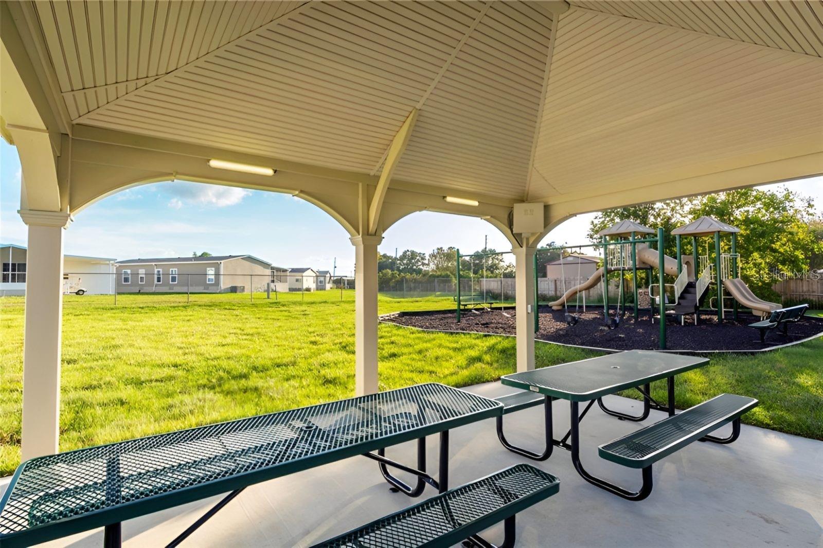 Image 10 of 11 For 325 Kensington View Drive