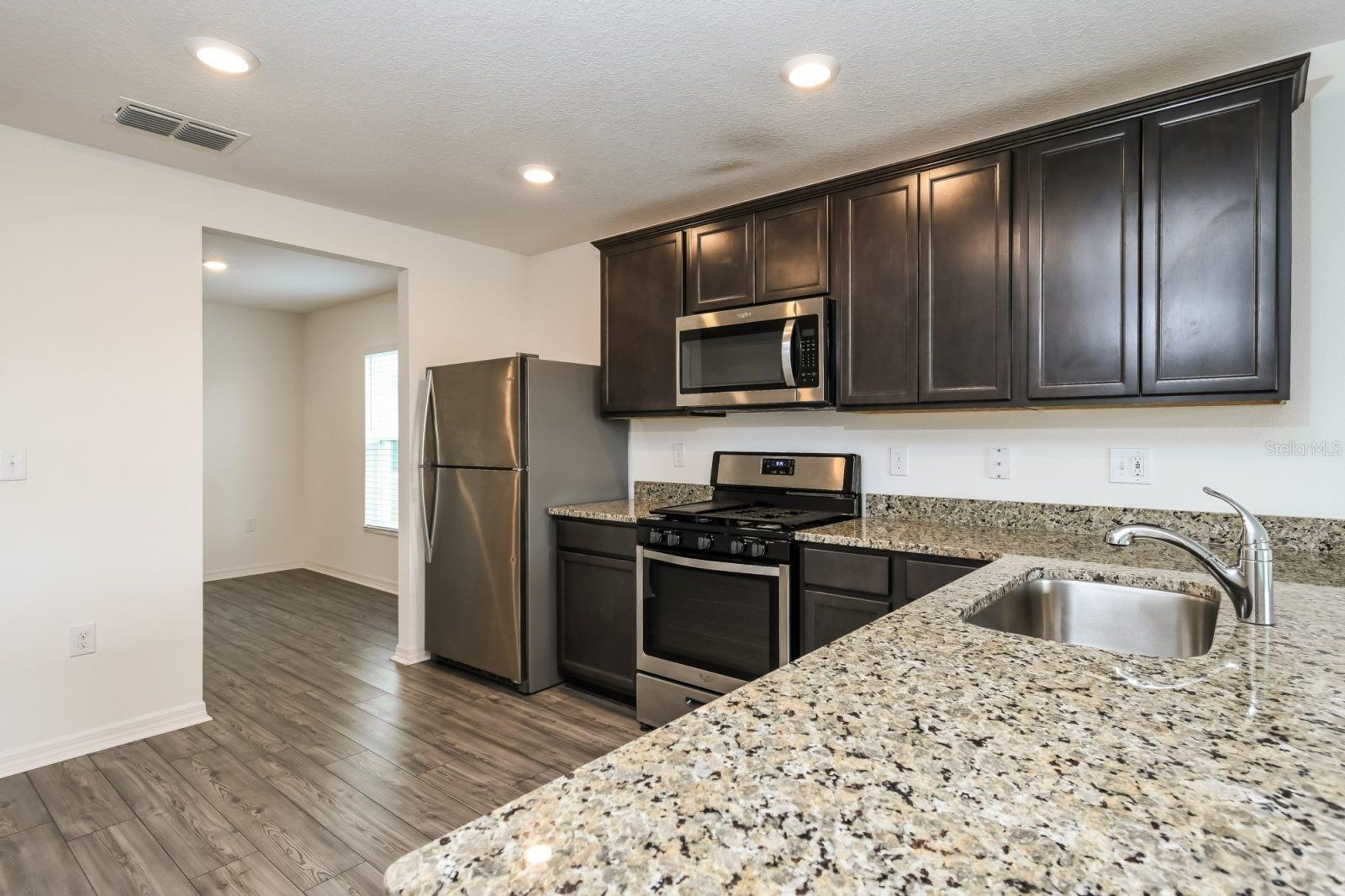 Image 3 of 11 For 325 Kensington View Drive
